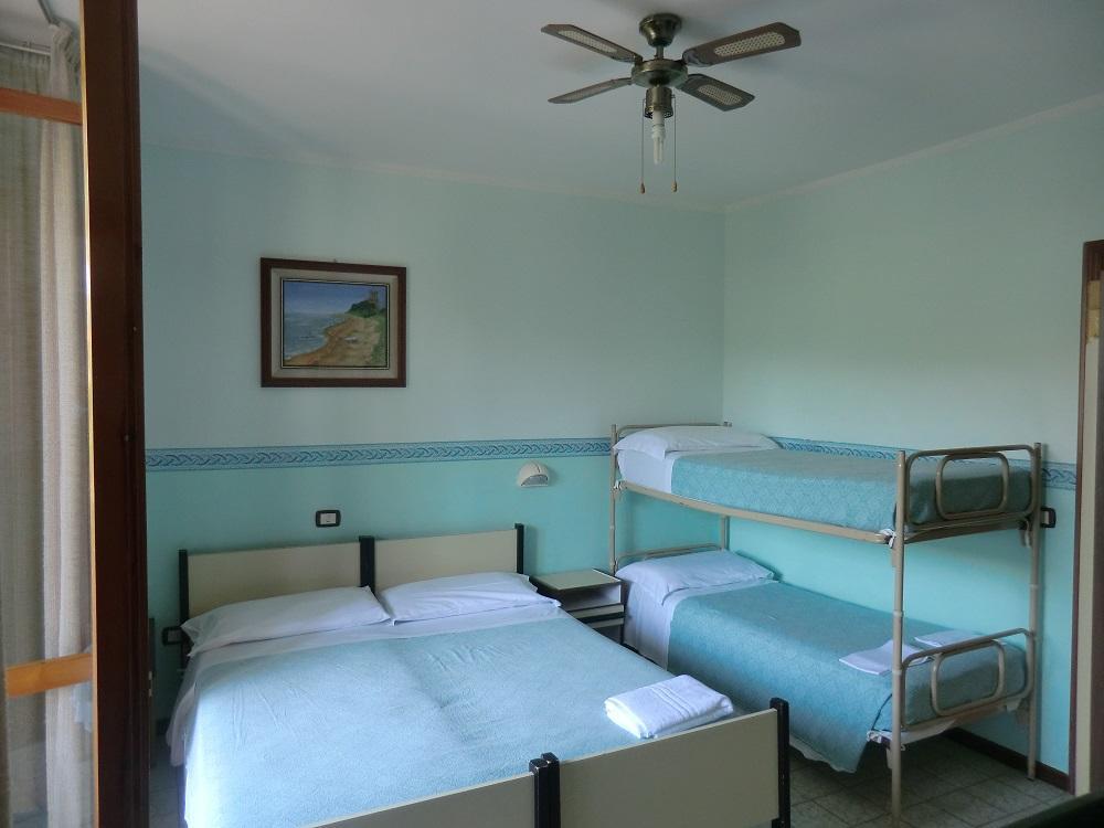 Hotel Bristol Пинето Экстерьер фото
